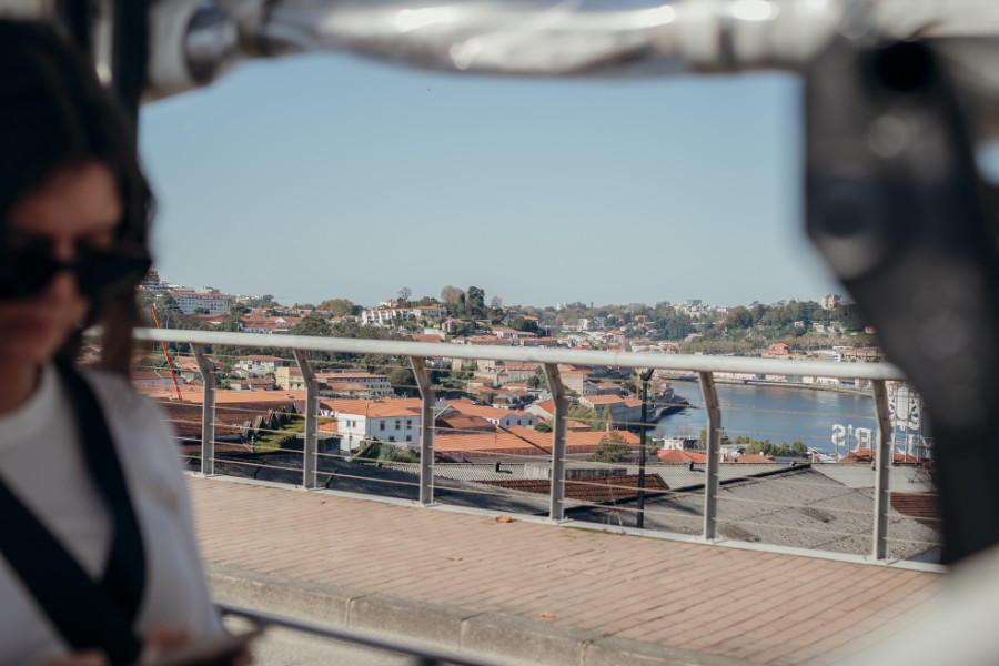 View over Vila Nova de Gaia from a Tuk Tuk tour Vista do Douro e Vila Nova de Gaia vista de um Tuk Tuk no Porto